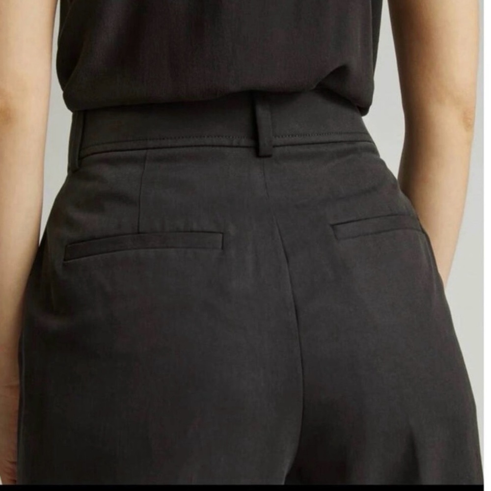 Everlane The Draper Tapered Pant in Buttersmooth Black | Size 4 - Picture 5 of 10